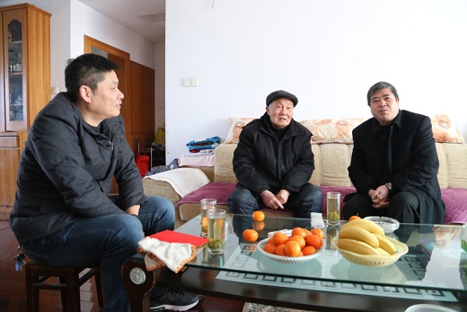 送去新春的问候和祝福  公司向导慰问公司级退休向导及特困职工